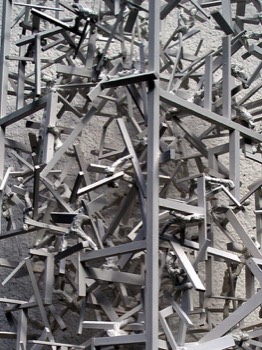  Body-Building (Ausschnitt), Standobjekt, 2004, 140 x 40 x 40 cm 